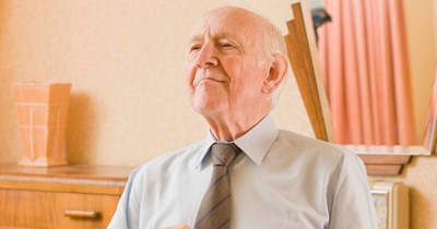 Retail employee helps elderly couple find formal wear for 20 minutes, gets scolded by his boss for spending too much time with one customer: 'I sold around $150 in 1 transaction.'