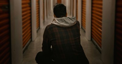 Man moves in to cousin's storage unit, protests when told he has 1 month to leave: 'He left me responsible'