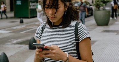 22-year-old woman secretly looks at best friend's phone and finds a group chat without her: ‘I have been friends with these girls for 10, eight, and five years. I know that this group chat of theirs isn't solely being used for events that I can't attend’