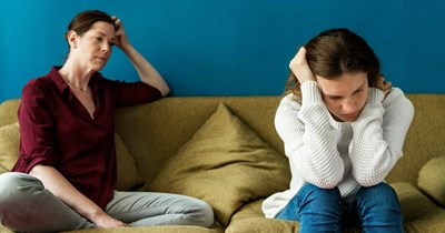 Restaurant server reports her best work-friend to HR after picking fights, being possessive, and starting unnecessary conflict in the workplace: ‘I feel bad about possibly getting her in trouble’