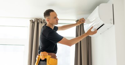 Entitled neighbor demands resident relocate their new AC unit due to noise, resident refuses and hires certified technician to prove it's up to code: ‘I consider the matter closed’