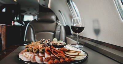 Passenger gets woken up by cabin crew member to be asked if they would like breakfast, to which he gets annoyed and requests that they stop doing that to passengers: ‘Why did you wake me up to ask that? If I’m sleeping, that means I don’t want breakfast.’