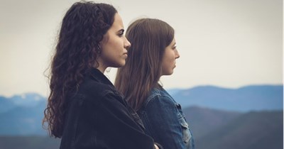 Mom decides to bring teenage daughter to adults-only weekend trip without telling anyone, then demands sister pay for daughter’s stay: ‘[She] doesn't take up much space’