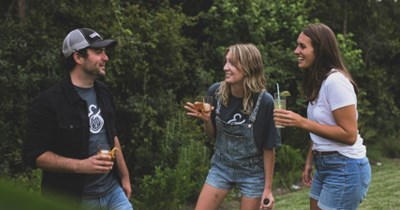 Woman reaches 30 and notices a shift in the way her long-time friends act towards friendships in general: ‘In a years time you won’t miss not being in bed by a certain time but have memories and pictures from a night out with your mates!’
