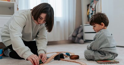 Aunt travels to brother and sister-in-law to help with kids, faces pushback when she asks for a break after babysitting for 10 hours straight: 'I went two days without showering'