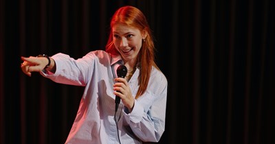 Stand-up comedian jokes about friend's embarrassing experience while they were in the audience, friend walks out in the middle of the set: ‘Everyone was laughing at me’