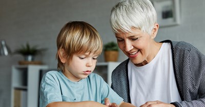 70-year-old aunt wants to take 4-year-old to Six Flags only if his mom doesn't come too but the kid is scared and only wants to go if mom comes too, so the aunt bails
