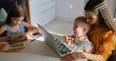 Divorced mom steals and spends $1,500 meant for her daughters, closes the bank account, and asks her husband why the account is closed: 'You took the money for yourself, closed it down, and never gave it back.'