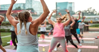 Fitness business owner gets an influencer client who first demanded services for free and then complained when she gained 0.5 pounds in a week, demanding a refund: ‘Post a public statement on your page admitting your plan doesn’t work.'