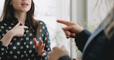 Employee refuses to cover for coworker who always takes long lunches, coworker blames employee when she gets in trouble for it with boss: ‘[You] should have warned me’