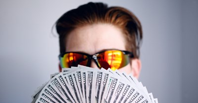 Payroll department employee notices coworker gets a raise by mistake and doesn’t alert anyone: ‘HR discovered the mistake. They are correcting future paychecks and want to recover the overpaid amount over the next year. The coworker is obv devastated’