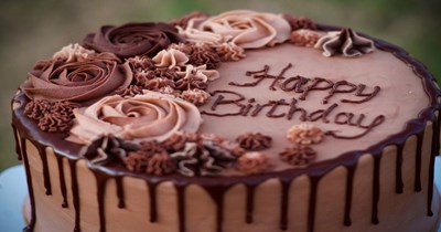 Sister makes a cake for her sibling's birthday, they wanted a lemon cake, but the sister insisted it needed an extra ingredient they disliked: 'I cut into the cake, and I can immediately tell she’s added the ingredient that I asked her not to.'