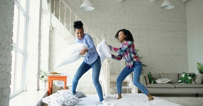 21-year-old woman throws away the stuff her roommate brought to the house without asking: ‘She started bringing home straight-up trash, for lack of better words. It felt like the apartment was the thrift store.’
