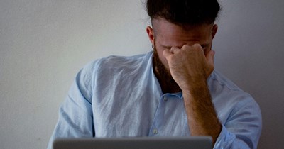 Employee asks for tips to overcome the bad feeling from a soul-sucking 9-5 job: ‘I end up rotting away in bed, doom scrolling on TikTok and Instagram reels because I finally feel let go from the chains of an 8-hour office day.’