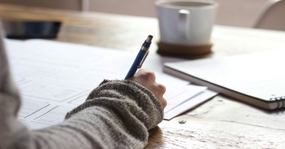 Aunt refuses to co-sign on her niece’s student loans after her parents were denied for their over 100K debt and awful credit score: ‘I don't think that her education costs are our responsibility.’