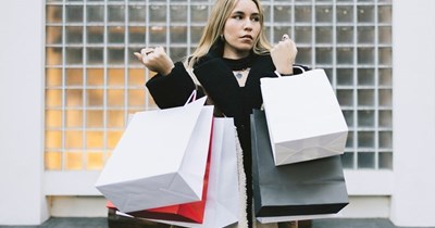 Woman teaches instant karma after returning $500 worth of goods on the spot when she was wrongfully accused of stealing: 'That's the consequence…'