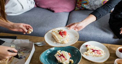 Why would a sister behave like this? Younger sister eats leftover birthday cake from older sister in just 3 days without leaving any for her family: 'She eats my snacks, takes my clothes.'