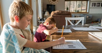 Teacher shares stupid reasons why parents homeschool their kids: 'No Crocs in PE, cafeteria doesn’t give kids chocolate milk, cell phone ban'