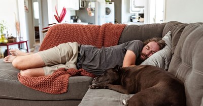 Lazy boyfriend refuses to pick up his trash off the apartment floor; girlfriend forbids him from using her credit card until he cleans up: 'Why are you marrying this man-baby?'