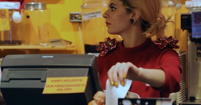 Entitled customer expects cashier to cover for what she can’t afford: ‘The EL says “I’m a little short.” But in the most bizarre, matter of fact way, like as if this is fine and the dollar store’s/cashier’s responsibility to pay for it’
