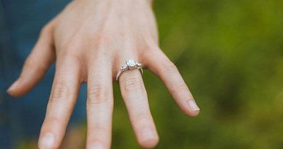 Sister pressures her brother to sell his wife's $60K engagement ring after they've borrowed $150K from the rest of the family to cover their bills: 'They have 3 kids under 3 and are stuck in an $8,500-a-month lease.'