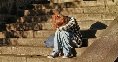 Dad bans 14-year-old daughter from going to the movie theater with her friends because she got 85% on her math test and 87% on her physics test: 'She burst into tears, but I had to stay firm in my decision.'