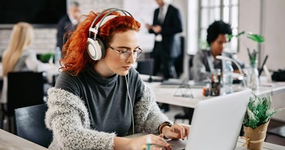 Leadership forces all employees back to the office, only to have them Zoom each other from their desks: ‘I should have stayed in my sweatpants at home’