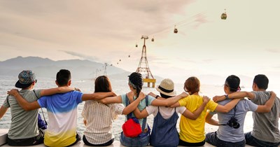 Friend gets mad at trip companion during Erasmus as he was leaving him alone in the hostel when he was sleeping, as he wanted to take advantage of the holiday: 'He just kept repeating that my behavior was "shameful" and "not cool."'