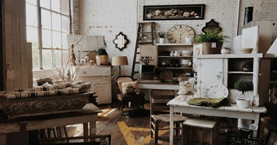 30-year-old couple just bought their first home, but the boyfriend's parents are insisting that they take on their old furniture, the couple doesn't like it: 'His mom called me two days ago, she said we were ungrateful and disrespectful.'