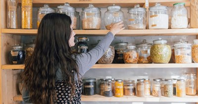 Girlfriend confronts her boyfriend after she wanted to get a case of water that they saved for emergencies because she had finished the one in the kitchen, and her boyfriend said no: ‘His entire energy is clear that he doesn’t want to be around me’.