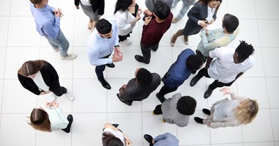 Company announces RTO, requires four in-office days, eliminates assigned desks, and tells workers to find whatever seat they can while executives keep empty private offices