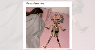 27 Glittery Memes for Artistic Girlies Doing Their Makeup with Blush and Lipgloss