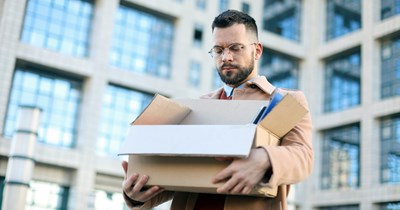 Manager debates whether to warn employee that he's getting fired after helping him get the job in the first place, gets told to stay out of it: ‘Nothing to gain’