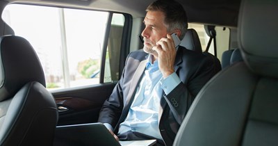 Coworker asks colleague to drop them off at the airport at 4am, doesn't understand that it's not normal: 'This seems a bit extreme'