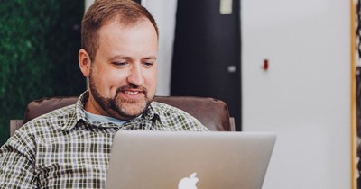 Husband works in wife's office break room, gets annoyed when told to stop: 'The break room is two people maximum'