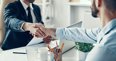 Company Ignores Applicant for 4 Weeks After Interview, Chews Him Out When He Takes Another Offer in the Meantime