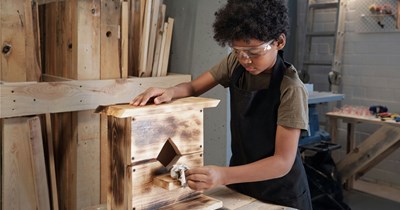 Free-thinker proposes middle schools should abandon academics, teaching students trades full-time: 'They don’t wanna sit in the classroom, and I don’t think they should.'