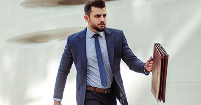 Boss harasses employee for leaving work at 5 PM exactly, claims he's leaving earlier than 5 PM according to her watch: 'It's just breaking my spirit.'