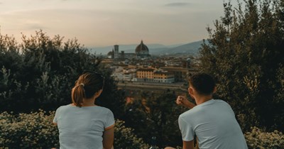 Couple traveling the world wants to pay a hotel reservation with a credit card under the boyfriend's supposed mother with a letter that "authorized" them: 'She tells me that it's illegal for me to not accept that letter and she's going to call the police'
