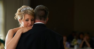 Bride calls out sister-in-law's un-touched up roots on her wedding day, sister-in-law storms out and family berates her: 'I just couldn't get past that comment'