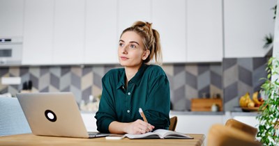 Sister constantly criticizes sibling's efforts to market her business, complains when they stop helping her out: 'I don't wanna do that'