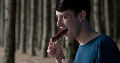 ‘if he wants to order off the kids' menu because he's scared of a little bone, he can pay for his own nuggets’: 25-year-old man refuses to eat regular chicken and orders extra plates on his teammate’s check