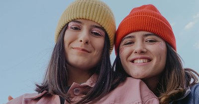 25-year-old copies everything about her friend, even lying about having the same rare disease as her: 'Watch the movie Single White Female, and then stop being friends with her.'