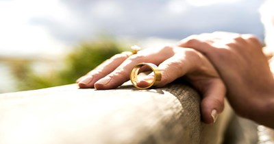 Friend decides to tell best friend’s boyfriend that her 20-year-old girlfriend soft-cheated on him after she didn't tell him herself, now they are back together: 'Her boyfriend said she doesn’t trust me anymore, that’s fine' 