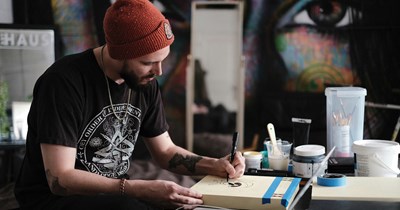 MA Artist discovers a print shop selling copies of his illustration after he paid them for 25 prints, claiming that the fact he sent the file granted them permission: ‘[They] cropped closely enough that my small signature is missing’