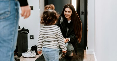Mom of 2 offers to babysit her friend's kids full time, only to have her friend tell her she needs to cut down her paycheck to half: 'I would have never agreed to this' 
