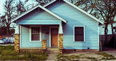 Texas tenant contacts property manager to dispute $3,200 security deposit deductions and is told they owe an additional amount totalling $10,000 for landscaping charges over brown grass: 'They’re taking my entire deposit and I owe $6,500 on top of that'