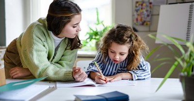 26-year-old nanny and teacher considers whether or not to tell the family she has been working with for over 10 years why she is leaving, or whether to quietly distance herself from the problematic household: 'I couldn’t handle the way they acted anymore'