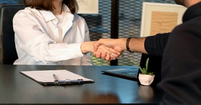 Out-of-work employee gets rejected after 5 rounds of interviews through a phone call that lasted 12 minutes with the VP of operations, who was in his car: 'Why do companies make candidates jump through endless hoops?'
