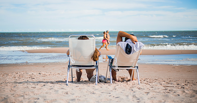 Family steal beachgoer's chairs when they go for lunch, protest when they call the police on them: 'We shouldn't have left it'